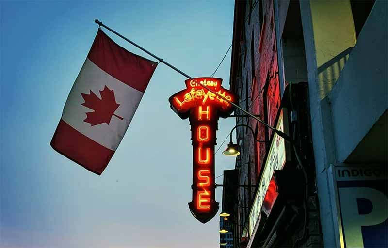 Best Ottawa pickup bars to meet hot singles
